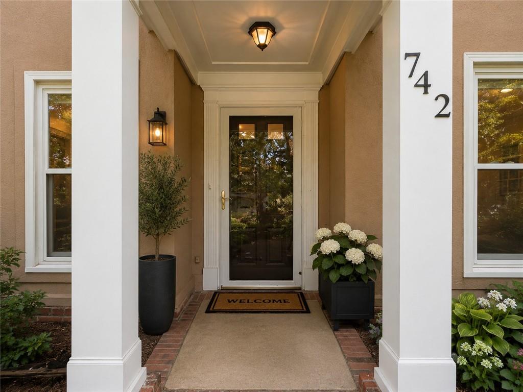 742 OLDE TOWNE Lane