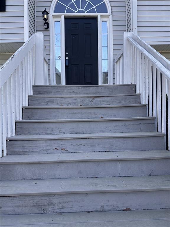 825 Stonehaven Road SW