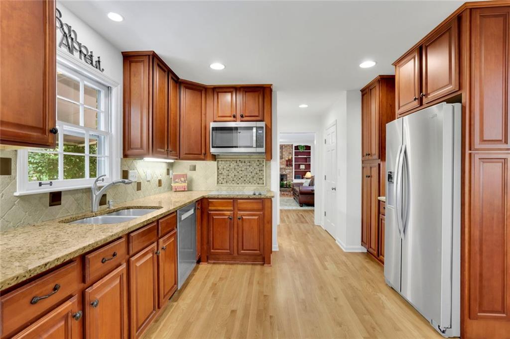 1569 Chateau Drive, Dunwoody, Georgia image 9