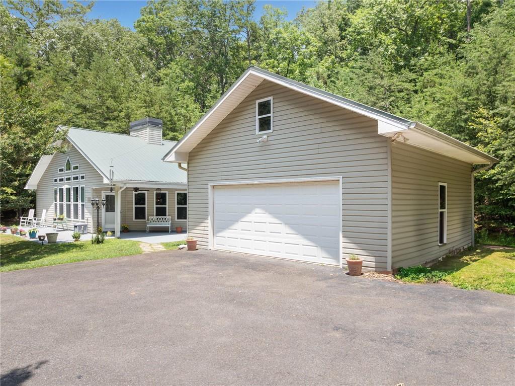 9121 Roy Road Road