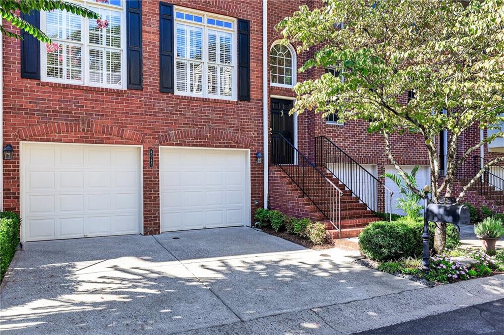 4045 Ivey Gate