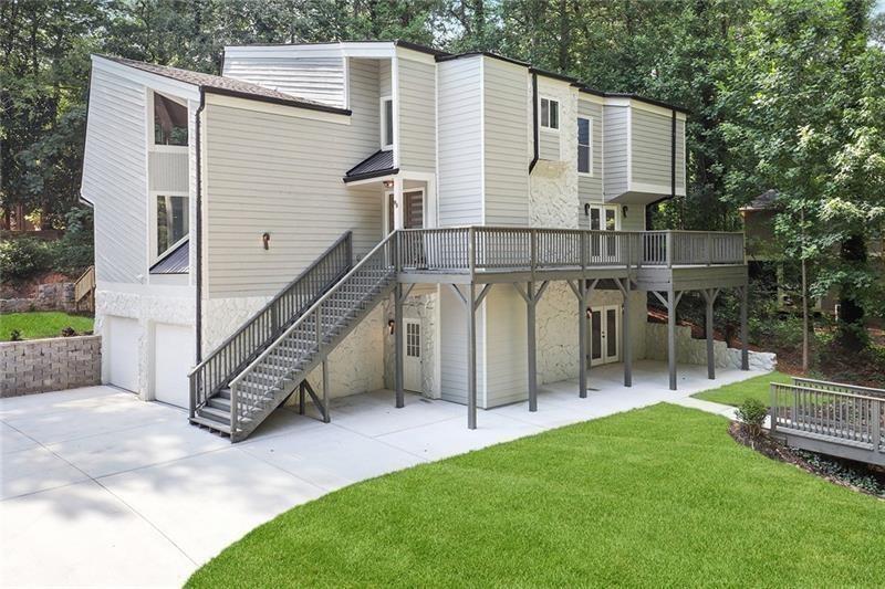 95 Lakeshore Circle NE