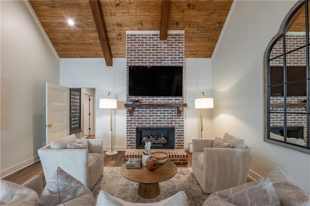 acreage - 7+ - Residential