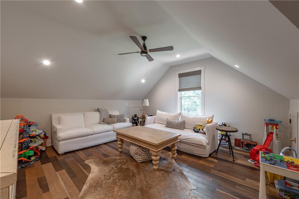 acreage - 7+ - Residential