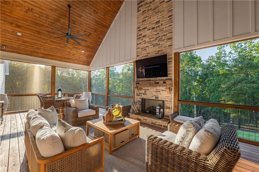 acreage - 7+ - Residential
