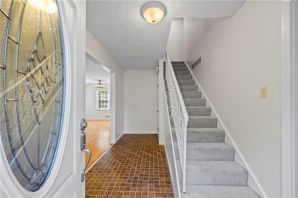 584 Oak Court NW