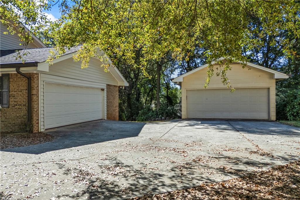 584 Oak Court NW