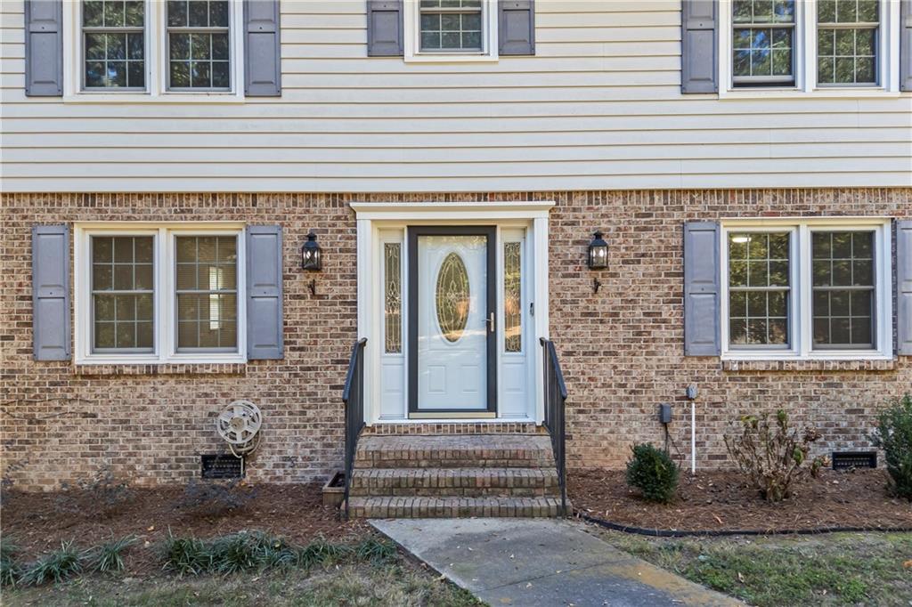 584 Oak Court NW