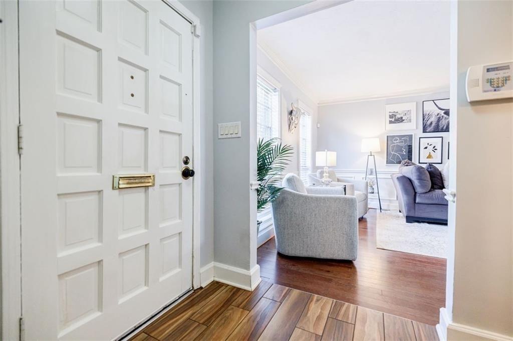 12 NW Palace Green Place NW