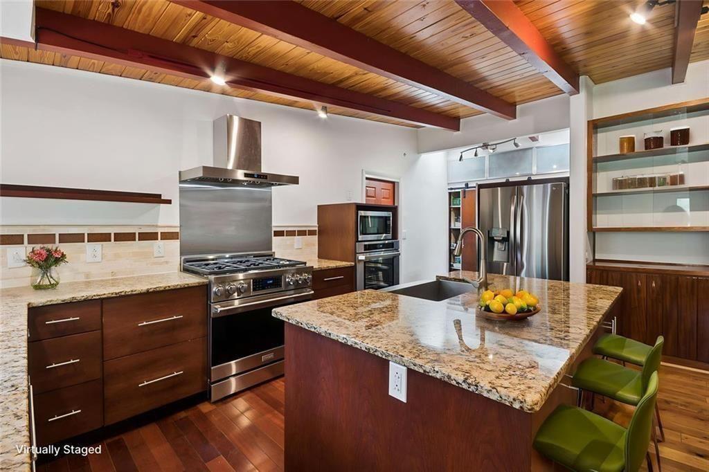 1989 N Ridgeway Road NE