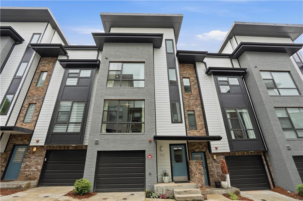 962 Moda Drive