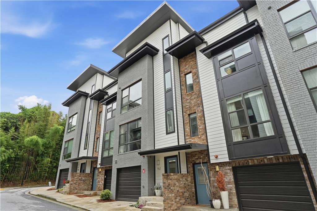 962 Moda Drive