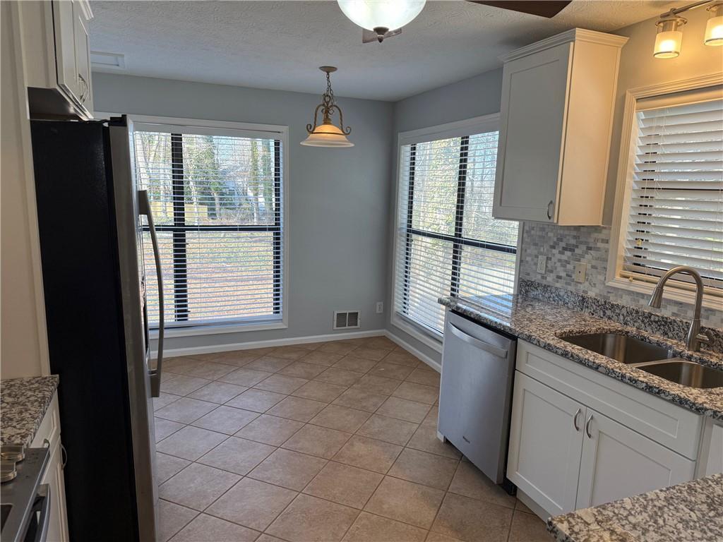 FALCON CREST - Residential Lease