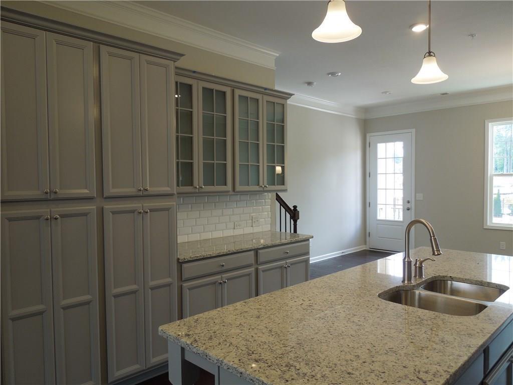 Caravelle - Residential Lease