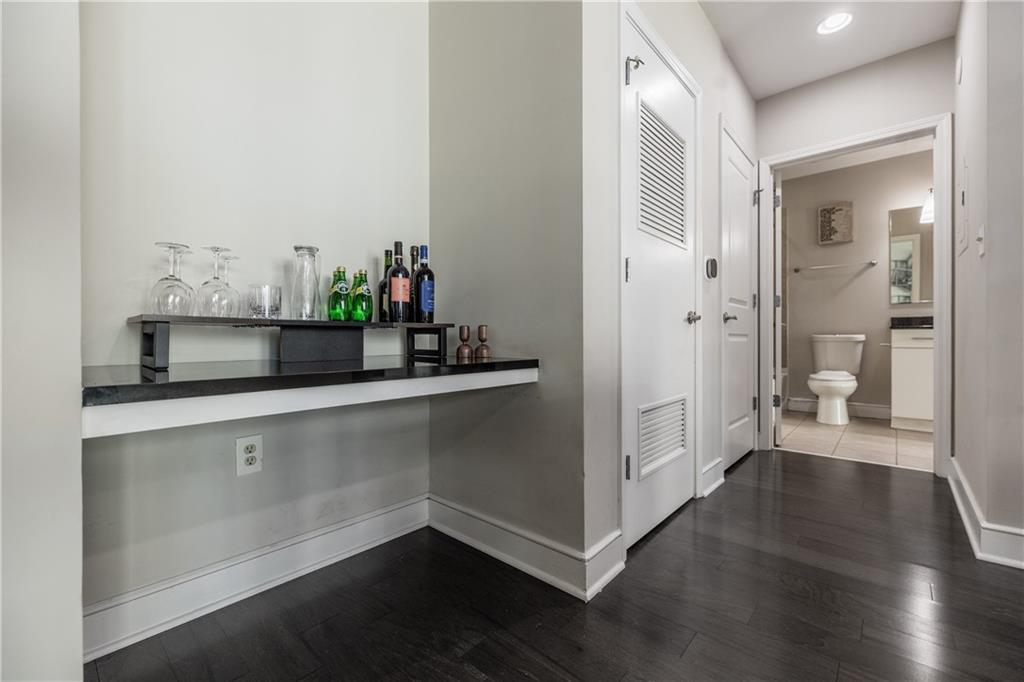 44 PEACHTREE Place NE 1030