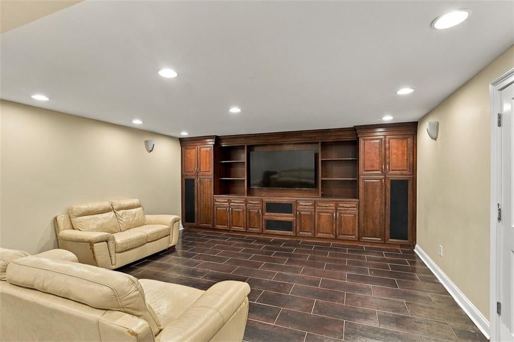 2460 Due West Circle NW