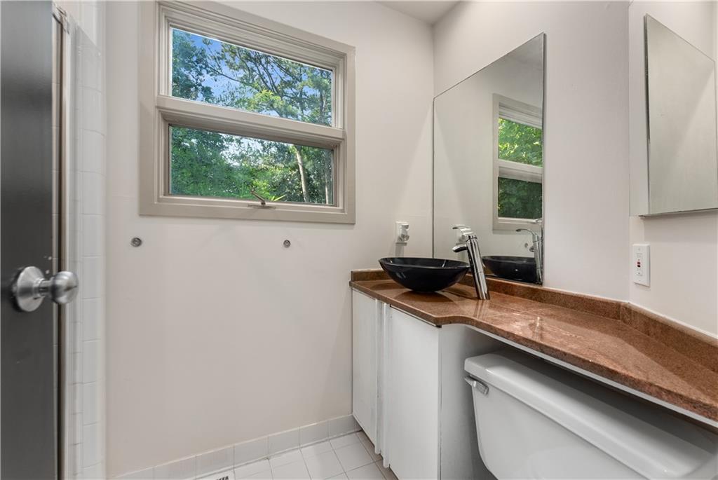 335 Eureka Drive NE Guest Unit