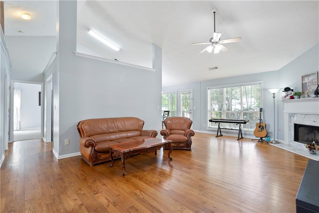 174 Saint Georges Court, Suwanee, Georgia image 9