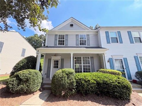 Townhouse For Sale - 9155 Nesbit Ferry Road #53<br/> Alpharetta, GA 30022