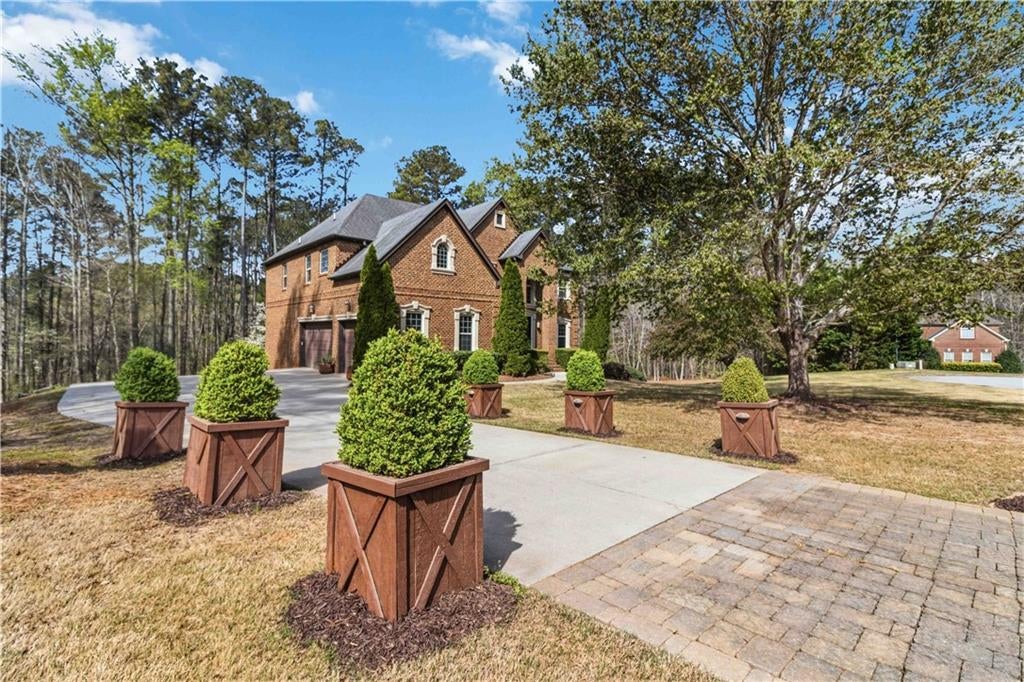 2704 Ivy Circle