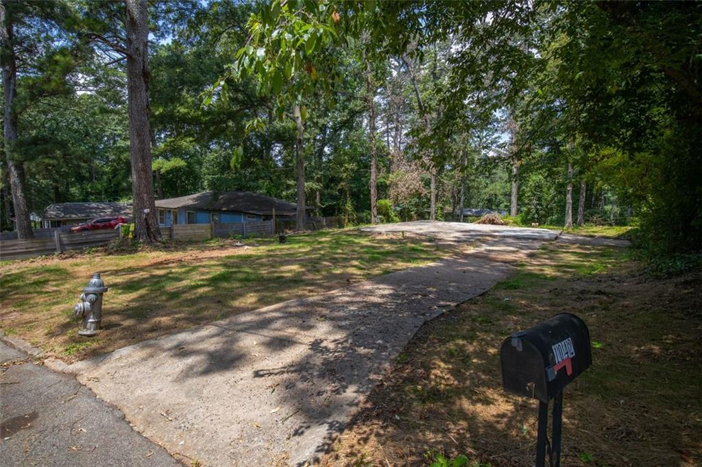 1042 Regis Road SE
