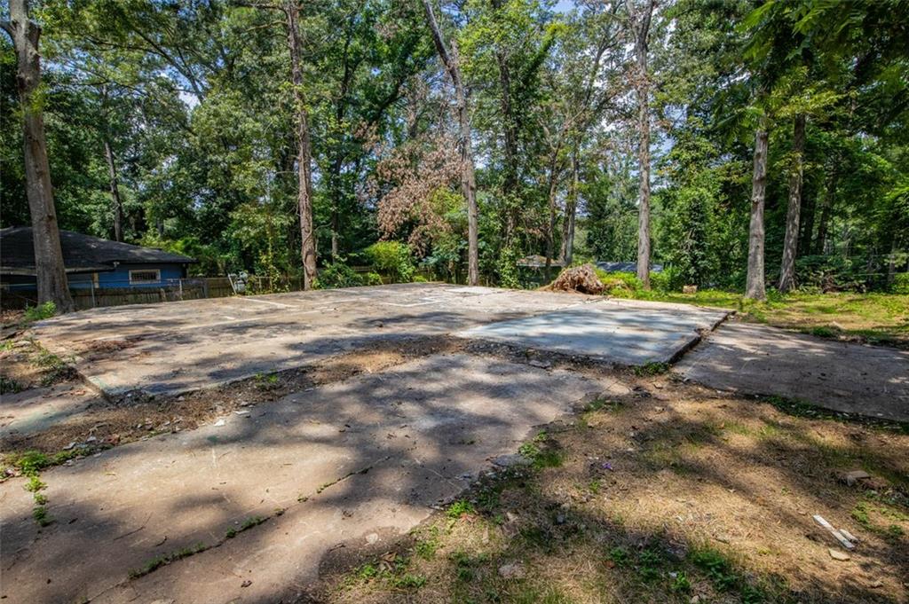 1042 Regis Road SE