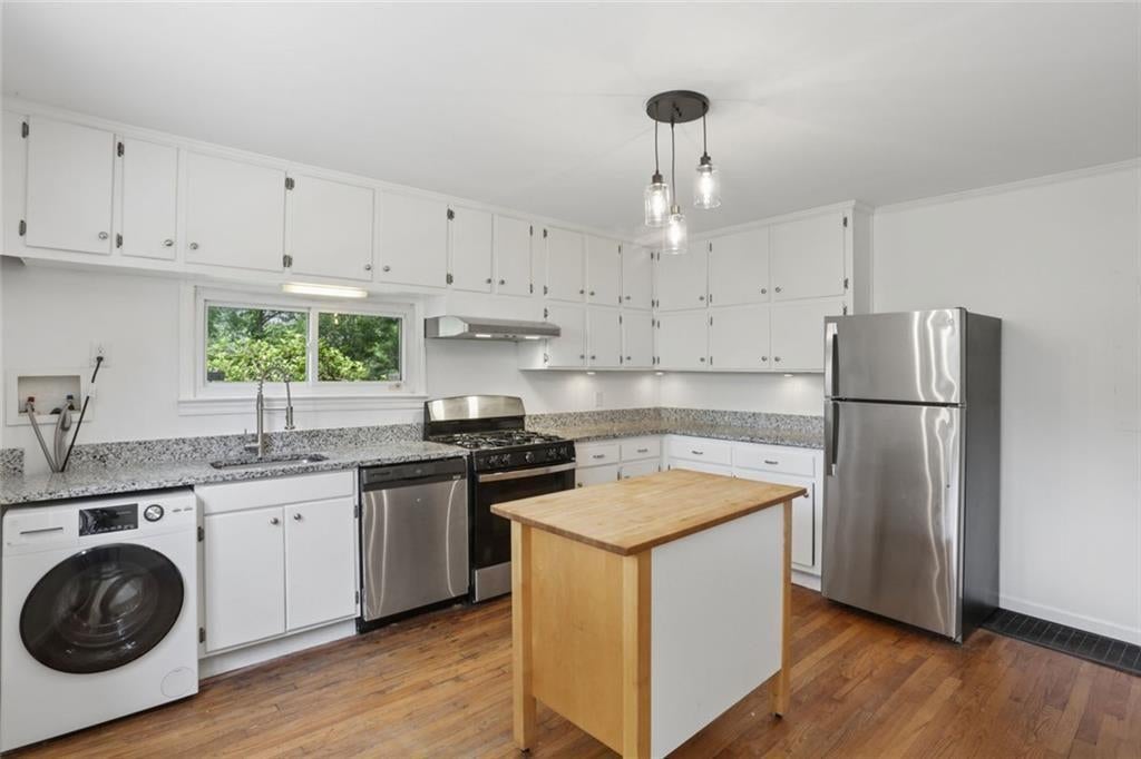 1666 May Avenue SE