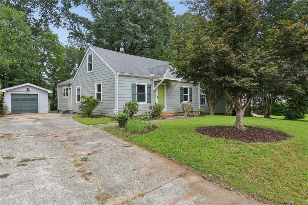 1666 May Avenue SE