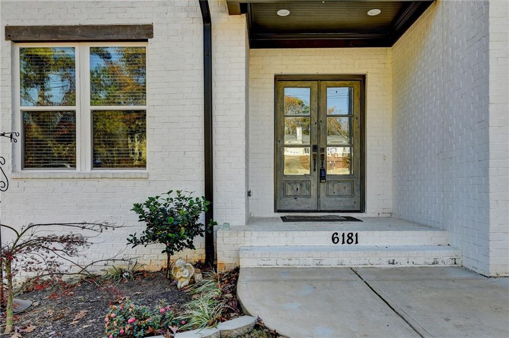 6181 Shoreland Circle