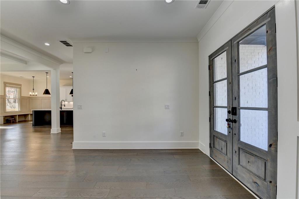 6181 Shoreland Circle