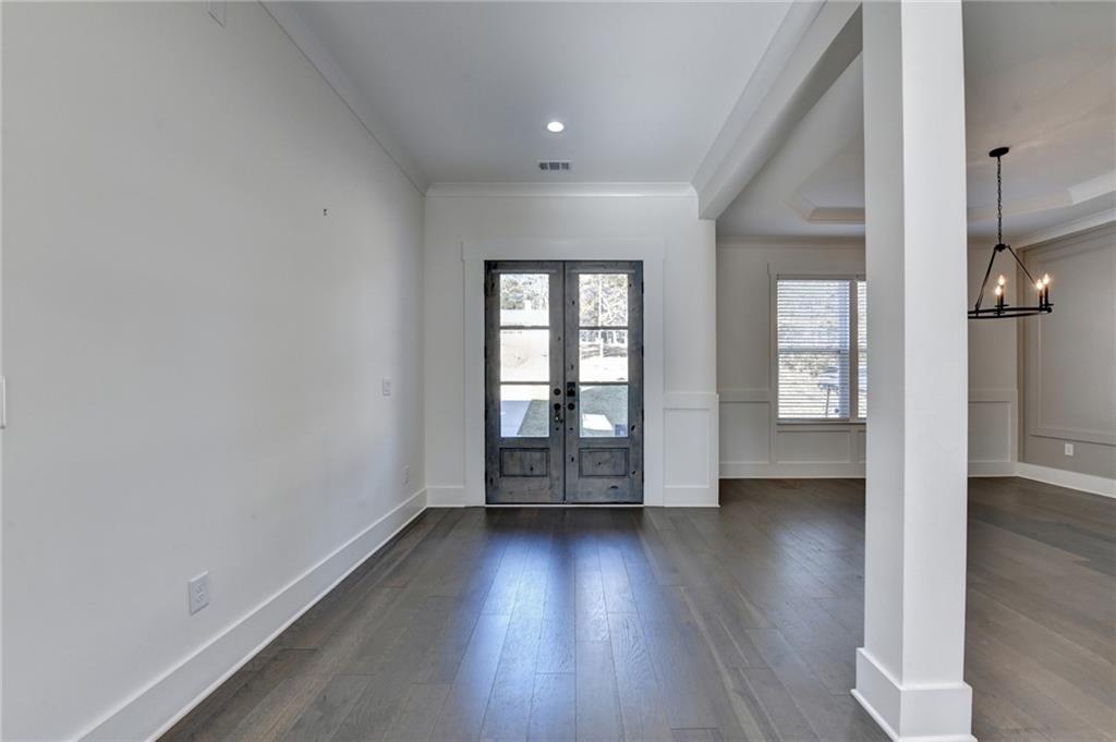 6181 Shoreland Circle