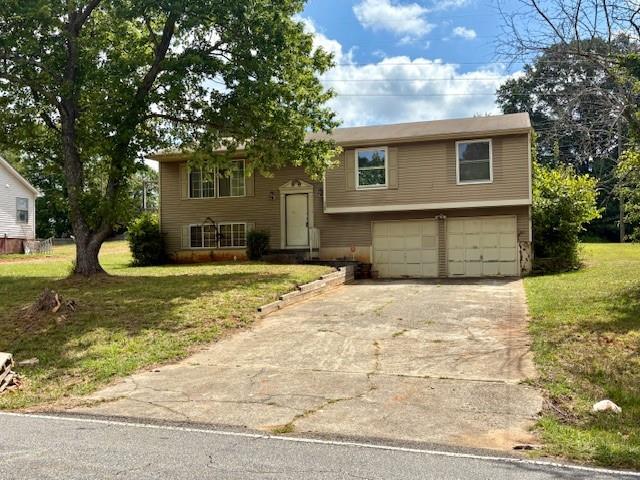 FIXER UPPER!! Strictly sold As-is. Great for Investor or Rental; Finished Lower Level with half bath, fam/dining Rm, Sunny Kitchen W/ white cabinets and Laminated Countertops. Big level back yard! Minutes Away From I-75, I-575 & Town Center Mall, Marietta Square, and various parks and restaurants!! The best value East Cobb location. NO HOA subdivision, with a top-rated School district! This home is perfectly situated to get anywhere within a few minutes.
