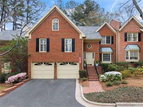 Photo of 16 Ivy Chase NE, Atlanta, GA 30342 (MLS # 7740801)