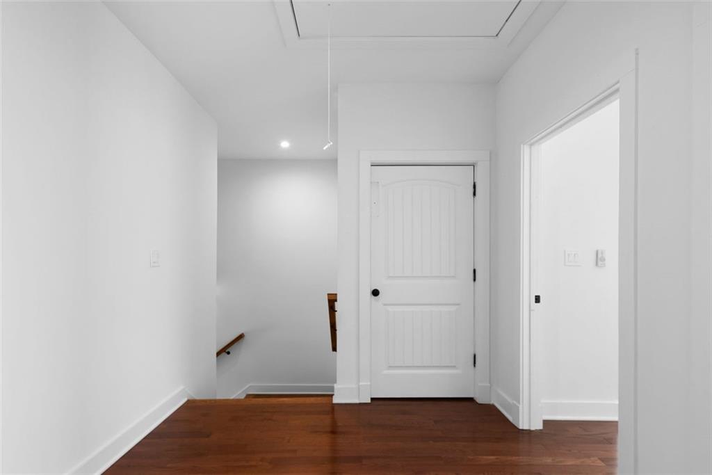 403 INGLENOOK Walk