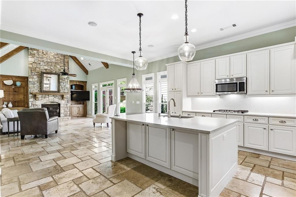 2901 Gateland Square