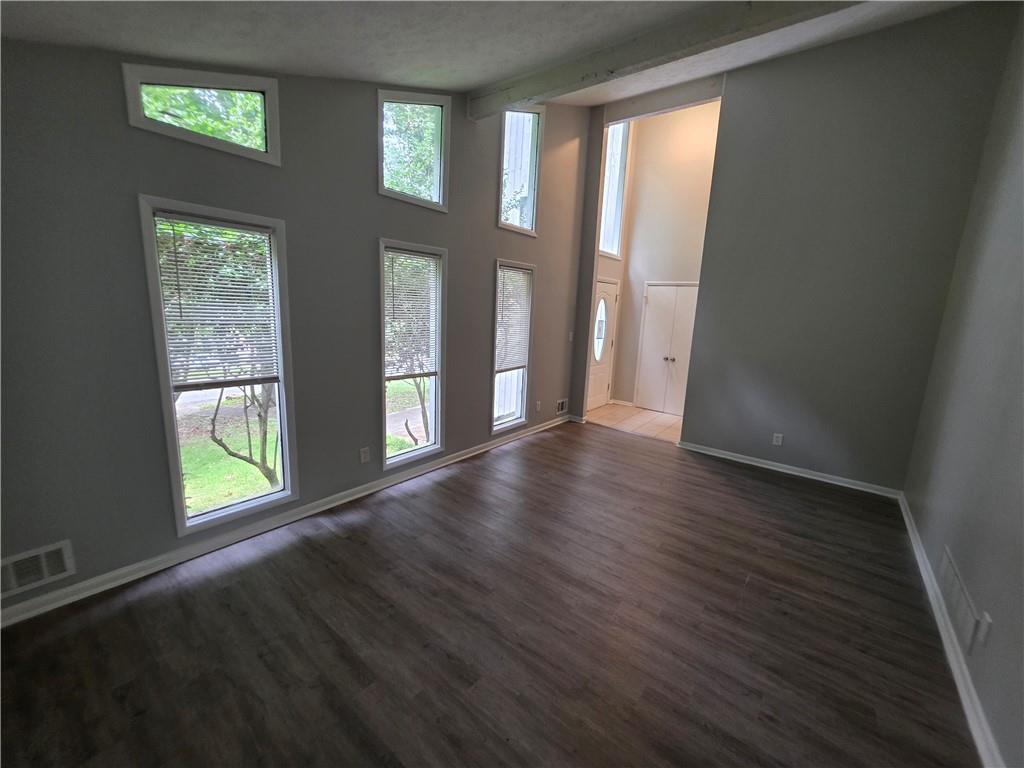 5085 Rock Glen Dr