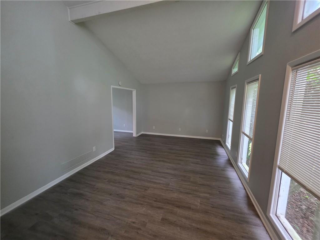 5085 Rock Glen Dr