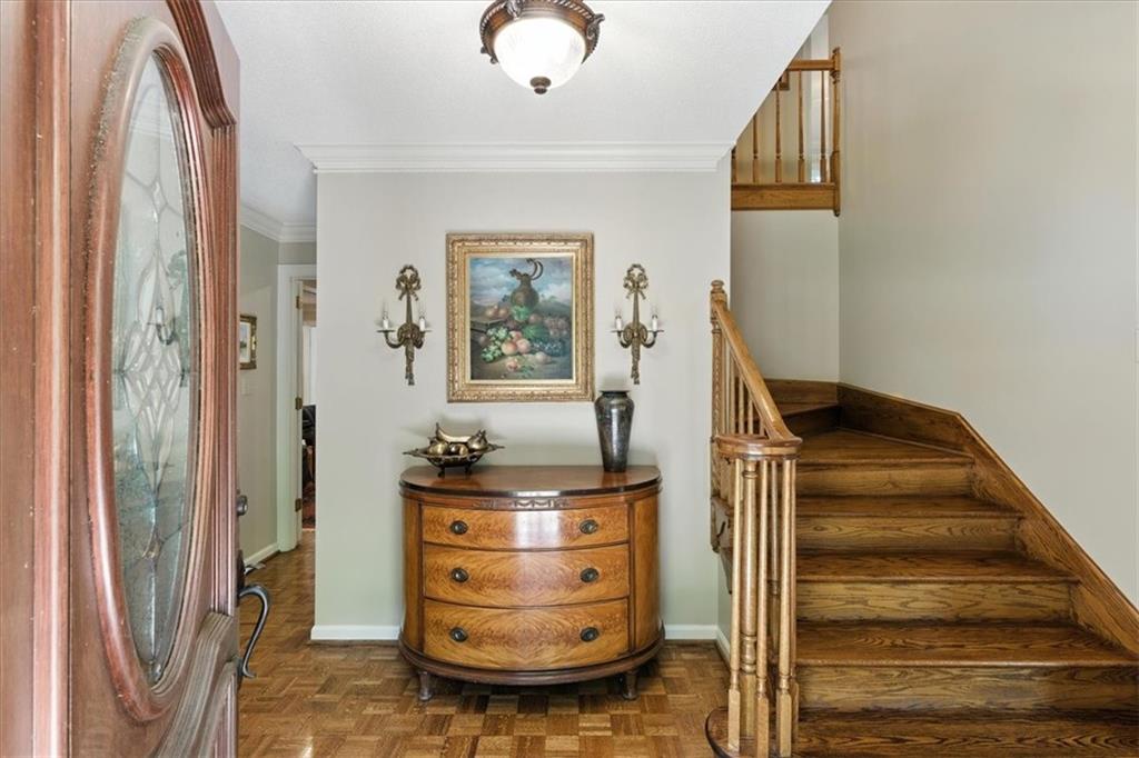 8 Saddle Trail SE