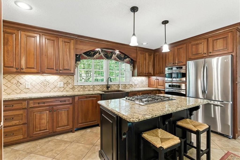 8 Saddle Trail SE