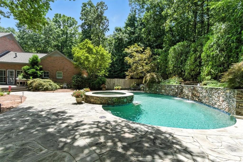 8 Saddle Trail SE
