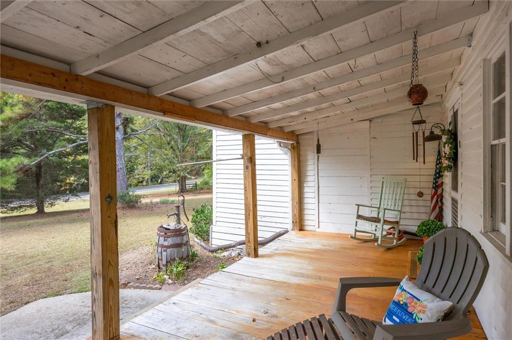1990 County Line Road NW