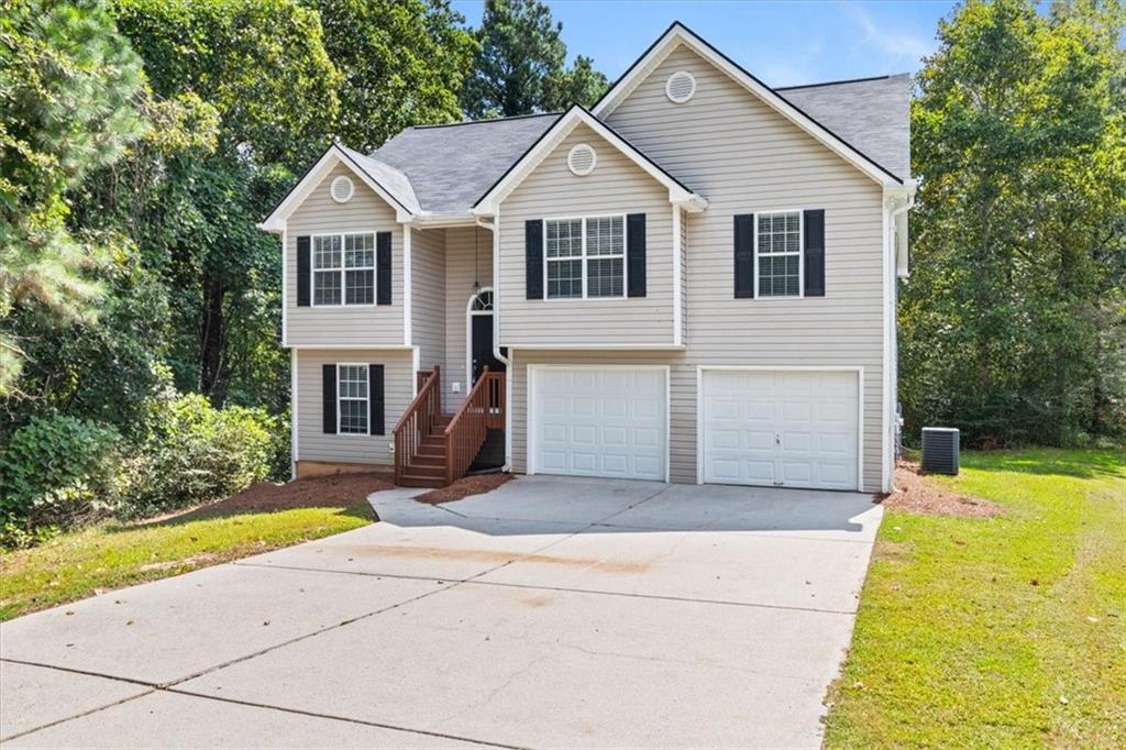 Welcome to Flowery Branch!
This beautiful three-bedroom, two-bath home is perfect for a first-time homebuyer or for a family looking to downsize. Nestled at the end of a cul-de-sac, it offers a desirable split floor plan with a spacious living room ideal for entertaining. The eat-in kitchen features stainless steel appliances and plenty of room for family meals.
The owner’s suite is generously sized and includes a private bath with a separate shower, and a soaking tub. Two additional bedrooms and a full bath provide comfortable living space for the whole family.
The lower level is unfinished and ready for your vision—whether you want to add a fourth bedroom, office, or family room, the possibilities are endless.
Outside, enjoy a level, fenced backyard with plenty of space for kids and pets to play. Located in Hall County, this home is priced to sell—don’t miss the opportunity to make it yours