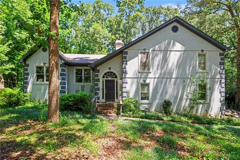 Homes For Sale - 6726 Pin Oak Drive<br/> Douglasville, GA 30135