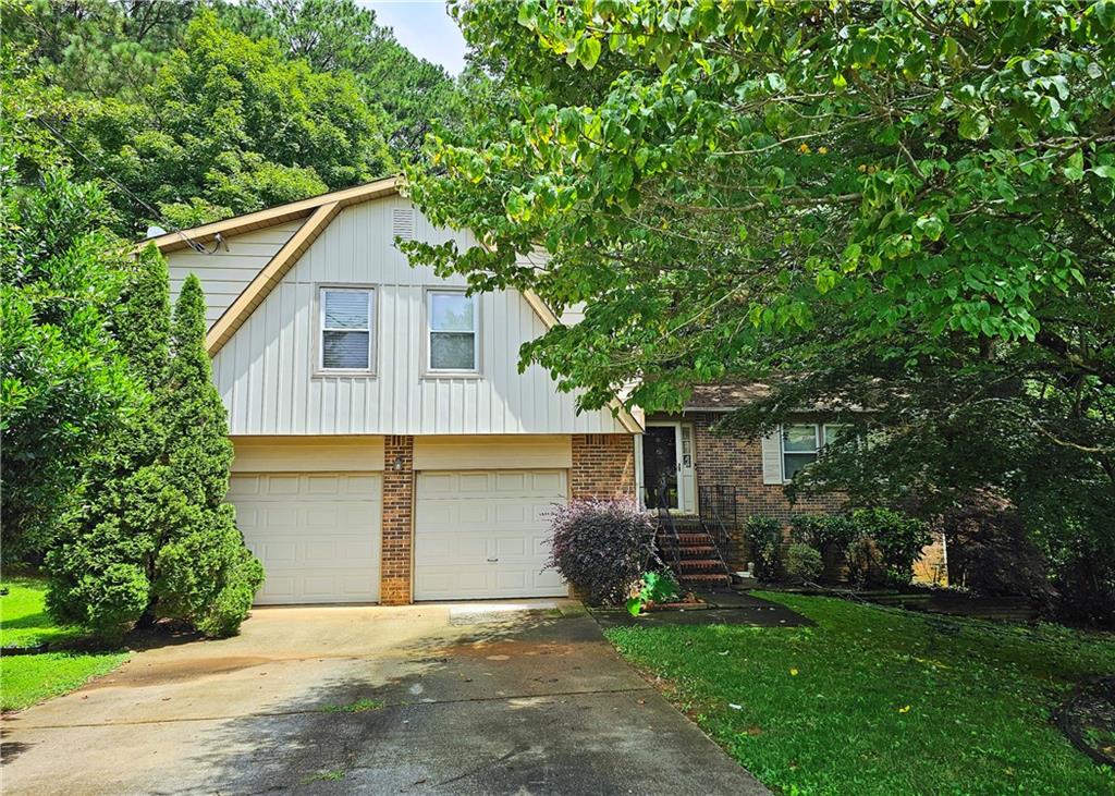 Charming 4-Bedroom Split-Level Home – Move-In Ready!
Discover comfort and convenience in this spacious 4-bedroom, 2-bath split-level featuring an inviting eat-in kitchen with a beautiful view of the family room—perfect for gatherings and everyday living.
Enjoy the outdoors in your large, fully fenced backyard, ideal for kids, pets, or entertaining guests.