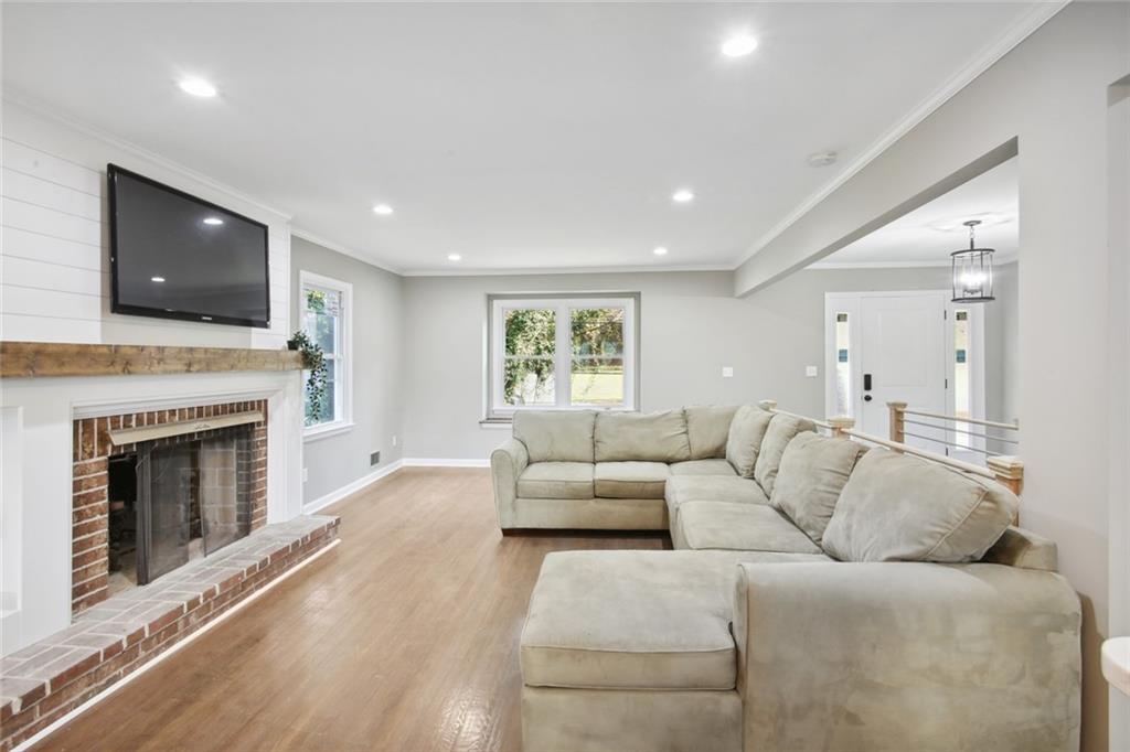 892 N Superior Avenue