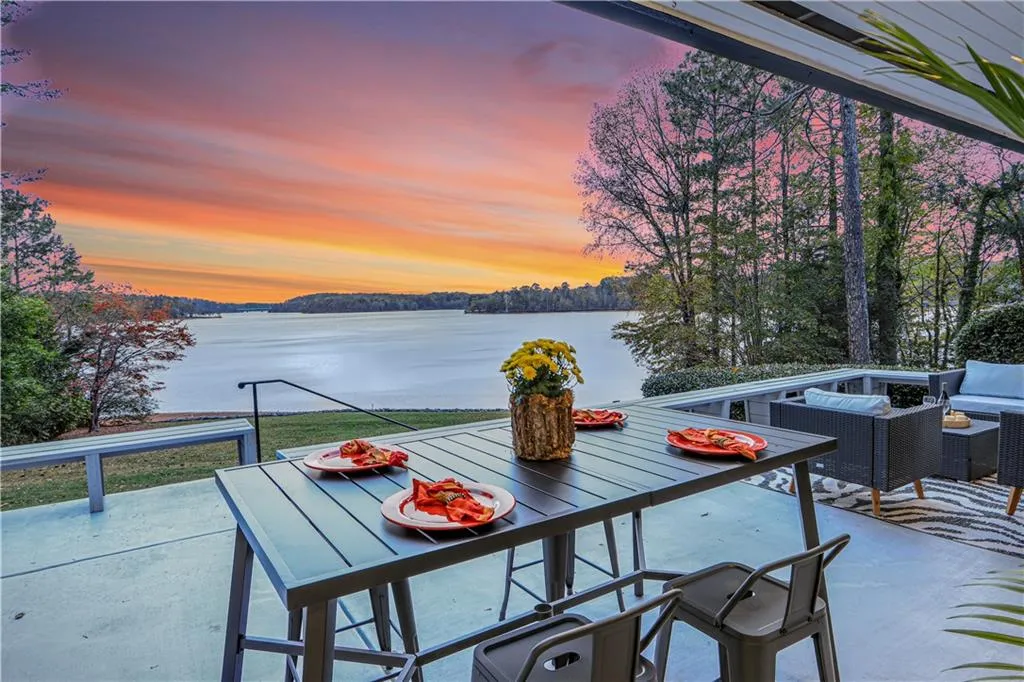 Gainesville, Georgia 30506, United States, 4 Bedrooms Bedrooms, ,4 BathroomsBathrooms,Residential,Pending,32104