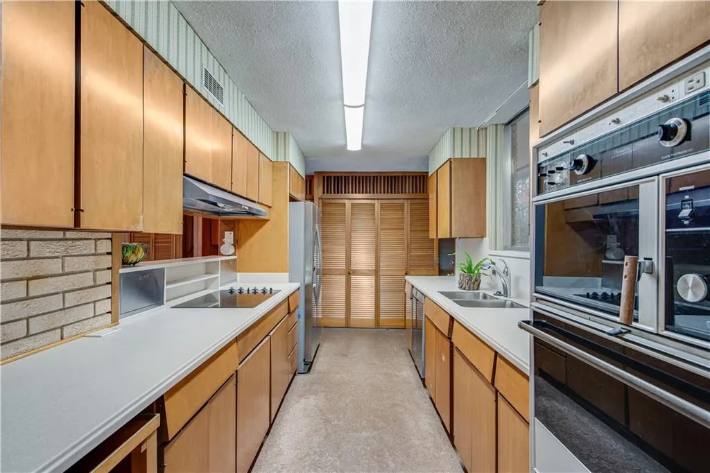 Gainesville, Georgia 30506, United States, 4 Bedrooms Bedrooms, ,4 BathroomsBathrooms,Residential,Pending,32104