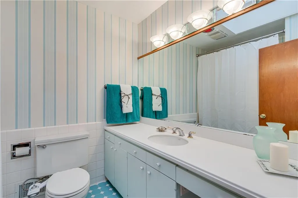 Gainesville, Georgia 30506, United States, 4 Bedrooms Bedrooms, ,4 BathroomsBathrooms,Residential,Pending,32104