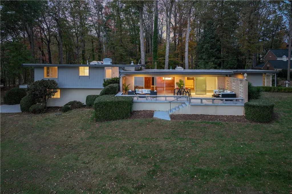 Gainesville, Georgia 30506, United States, 4 Bedrooms Bedrooms, ,4 BathroomsBathrooms,Residential,Pending,32104