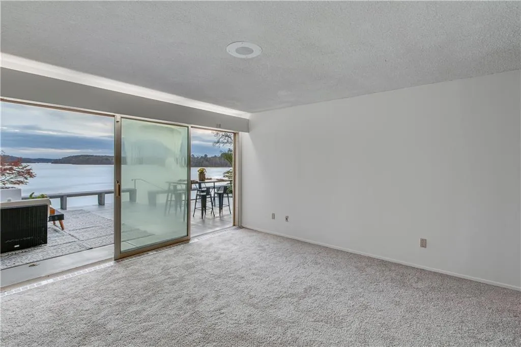 Gainesville, Georgia 30506, United States, 4 Bedrooms Bedrooms, ,4 BathroomsBathrooms,Residential,Pending,32104